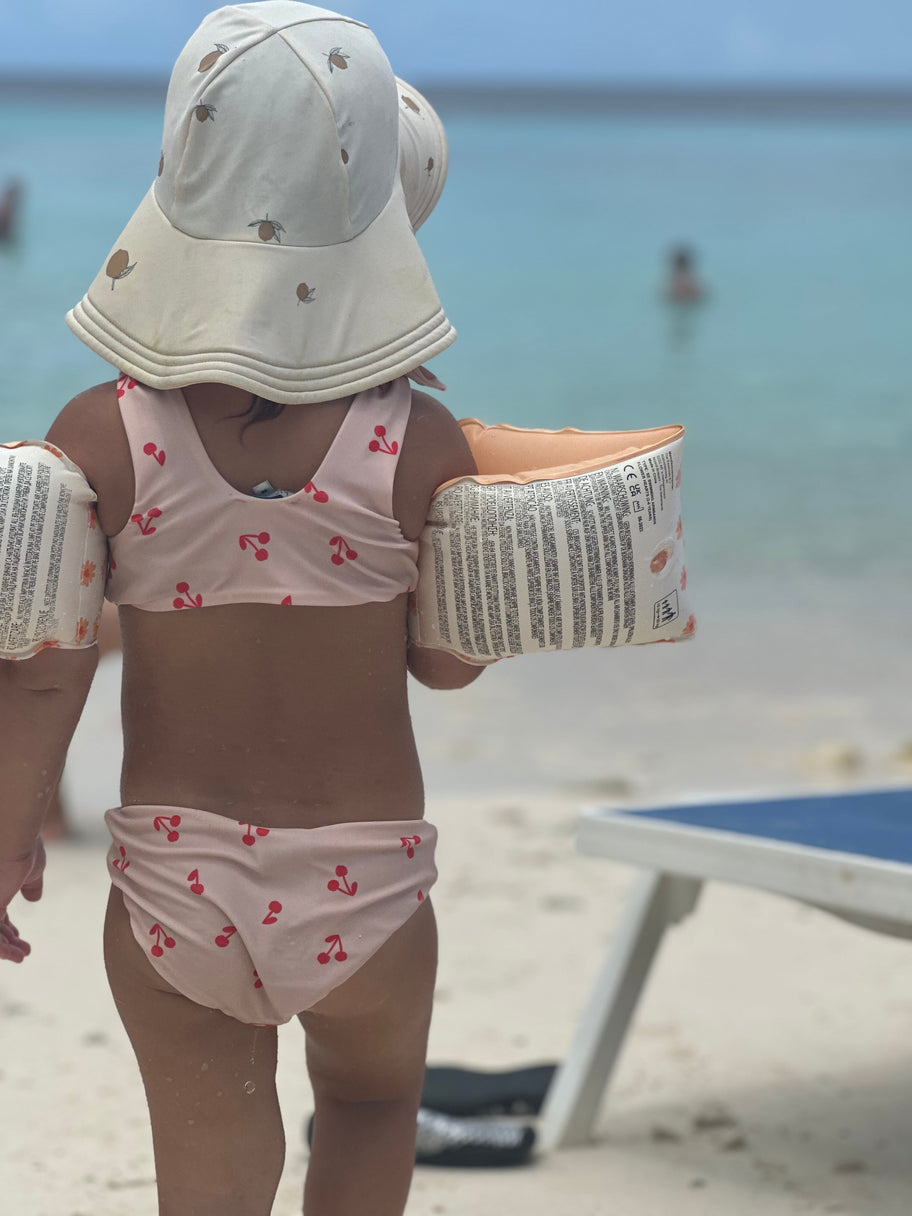 Veilig zonnehoedje kiezen voor je baby of peuter: de complete gids (+ UV-tips)