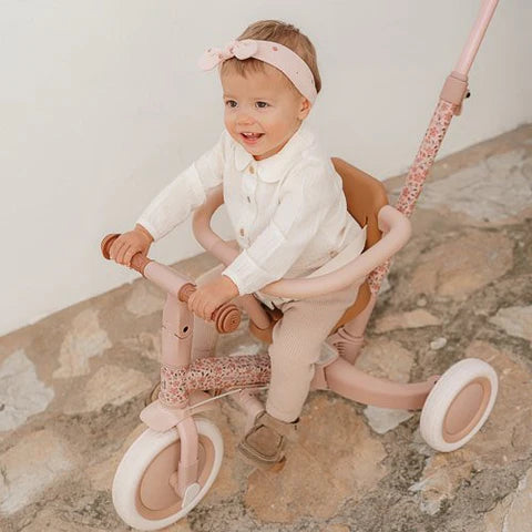 Little Dutch driewieler 4-in-1 in roze als klassieke driewieler met trappers, bij De Gele Flamingo