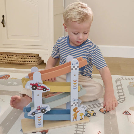 Little Dutch houten rollerbaan met stevige houten constructie, verkrijgbaar bij De Gele Flamingo.