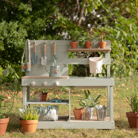 Little Dutch houten buitenkeuken in mint voor in de tuin, verkrijgbaar bij De Gele Flamingo.