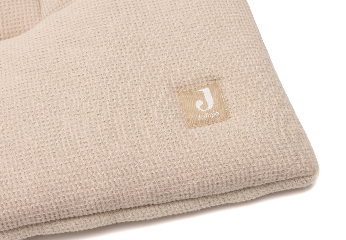 Jollein boxkleed 75x95 cm in Little Waffle Warm Sand en Sand, te koop bij De Gele Flamingo.
