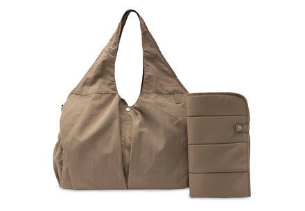 Luiertas Urban earthy van Jollein biedt plek voor luiers, doekjes en kleertjes, bij De Gele Flamingo.