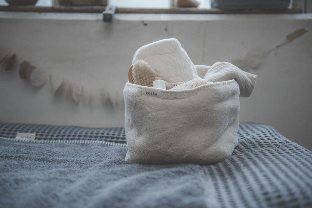 Koeka Commodemandje Malmo Pebble van De Gele Flamingo, ideaal voor luiers en verzorgingsproducten binnen handbereik