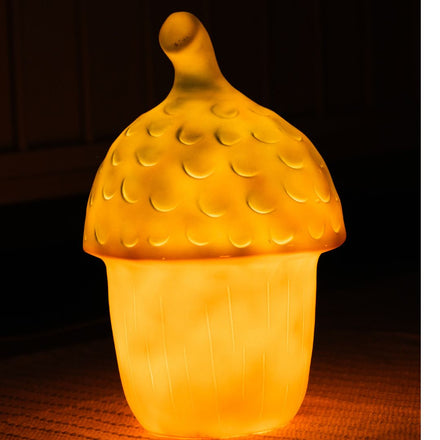 Egmont Toys Acorn nachtlamp terra van 30 cm hoog met zacht diffuus licht, De Gele Flamingo