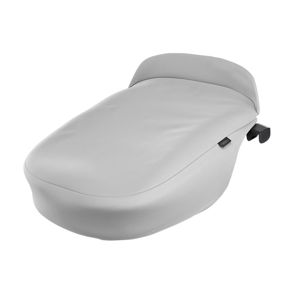 Thule Maple autostoel boot cover in lichtgrijs, gewatteerde beschermhoes, bij De Gele Flamingo.