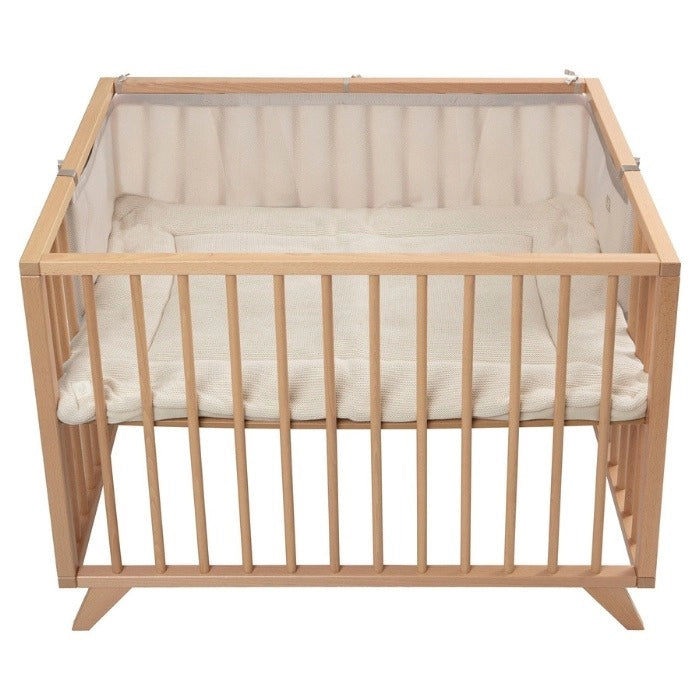 Jollein boxbumper 220x30 cm in ademend mesh sand, verkrijgbaar bij kinderwinkel De Gele Flamingo.