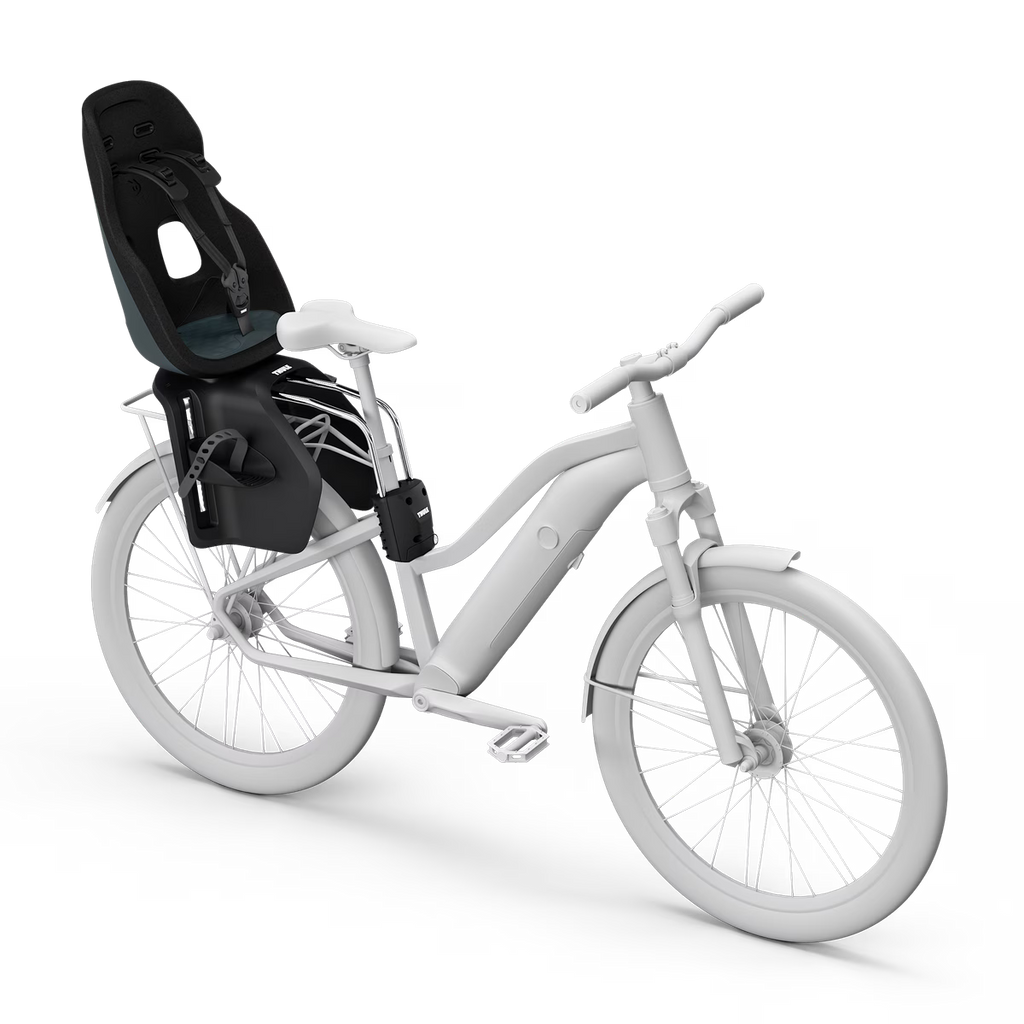 Waterafstotend Thule Yepp Nexxt 2 Maxi fietszitje in Dark Slate, uit het aanbod van De Gele Flamingo