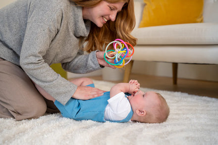 Manhattan Toys Sensorisch Baby Speeltje Winkel Colorpop