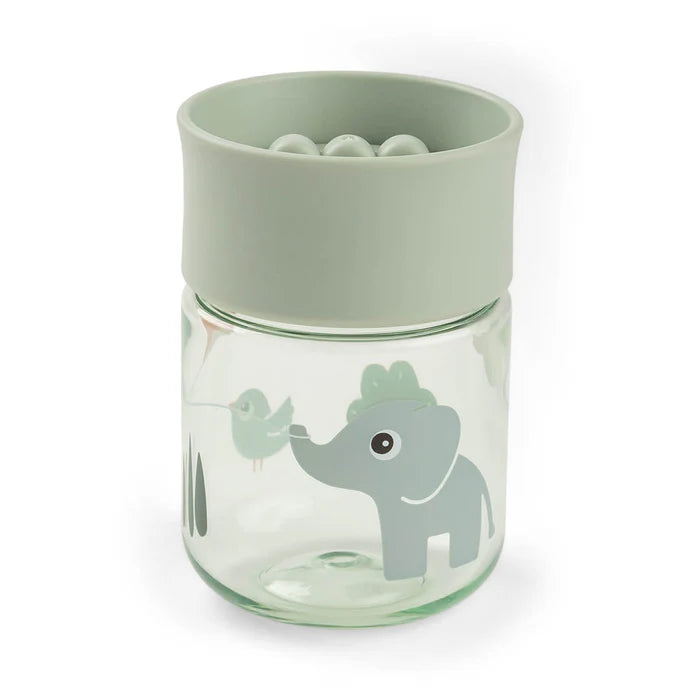 Done By Deer Learning cup 360° in Playground Green, lekvrije leerbeker uit het assortiment van De Gele Flamingo