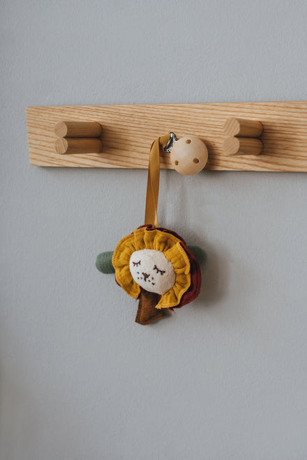 * Kikadu Wooden Clip Tree with | Lion