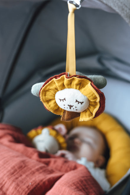 * Kikadu Wooden Clip Tree with | Lion