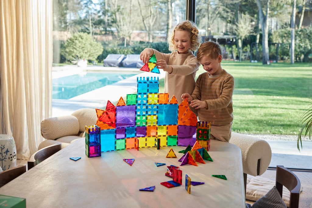 Cleverclixx Inventive Pack Intense 110 stuks - kind speelt met magnetische tegels