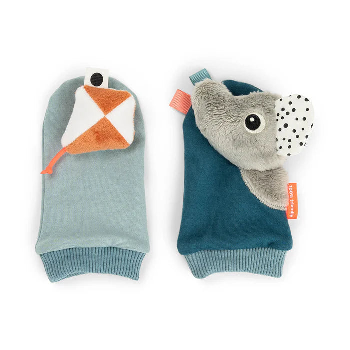 Done By Deer rammelaar sokjes in Playground Blue, babyspeelgoed uit het assortiment van De Gele Flamingo