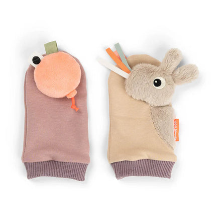 Done By Deer rammelaar sokjes in Celebration Sand, babyspeelgoed van De Gele Flamingo