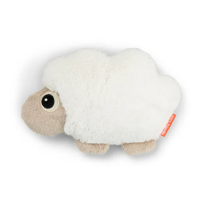 Done By Deer knuffeltje Sheepy Sand, superzacht eerste knuffelvriendje van De Gele Flamingo