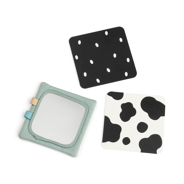 Done By Deer contrast speeltje Tiny Farm Green met scherpe contrasten, uit de collectie van De Gele Flamingo