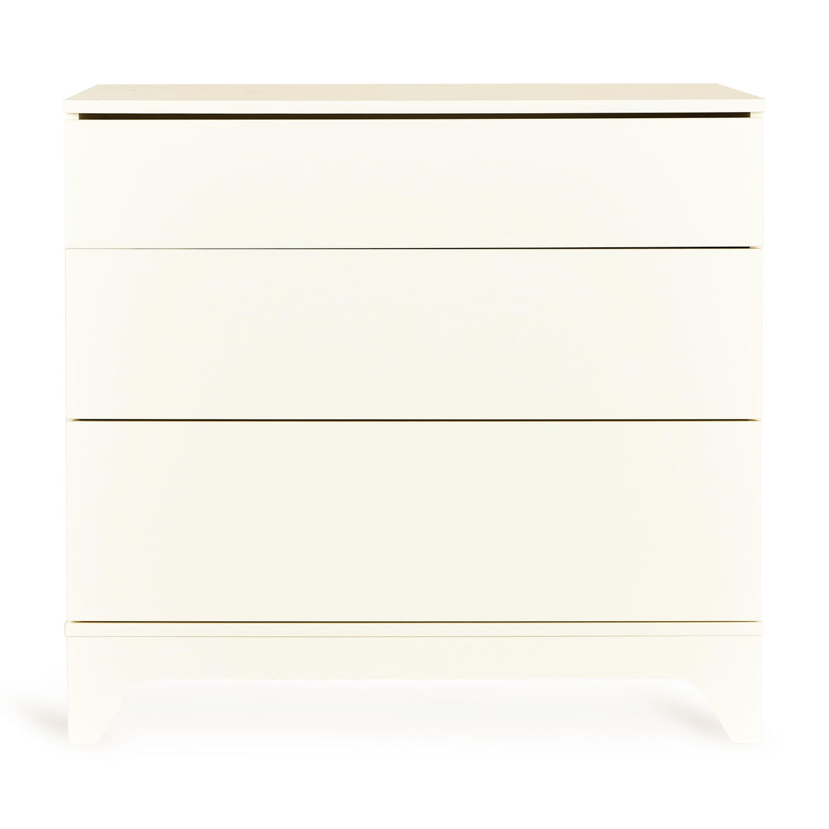 Quax commode Tsugi in Butter met drie greeploze laden, uit de kinderkamercollectie van De Gele Flamingo.