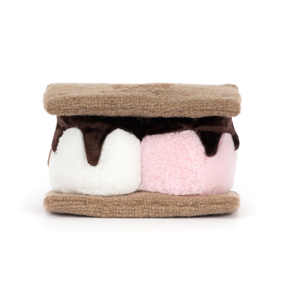 Jellycat Amuseables S'mores als speelse decoratie in de kinderkamer, van De Gele Flamingo.