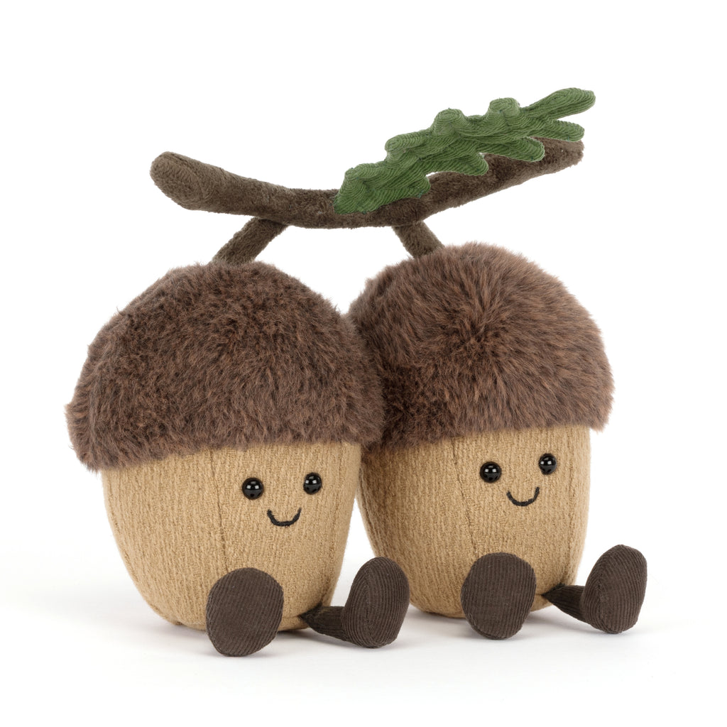 Jellycat Amuseables Ort en Tum, twee eikelknuffels van zachte pluche, bij De Gele Flamingo