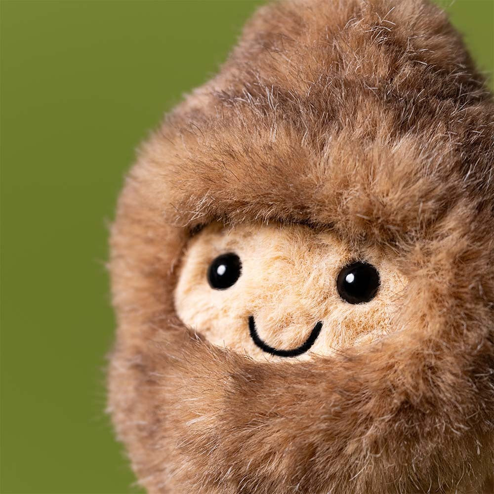 Amuseables Peanut Yeti van Jellycat, pinda verkleed als stoere Yeti, bij De Gele Flamingo