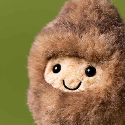Amuseables Peanut Yeti van Jellycat, pinda verkleed als stoere Yeti, bij De Gele Flamingo