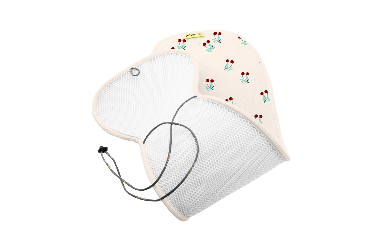 Aeromoov Air Layer groep 2/3 inleg met Cherries print, ademend autostoelmatje van De Gele Flamingo
