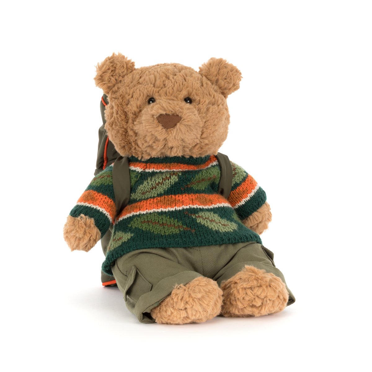 Jellycat knuffel Bartholomew Bear in hiking outfit met rugzak, te koop bij De Gele Flamingo.
