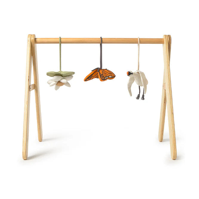 Lorena Canals baby gym Zwaan in natuurlijk hout met sensorische hangers, babygym van De Gele Flamingo