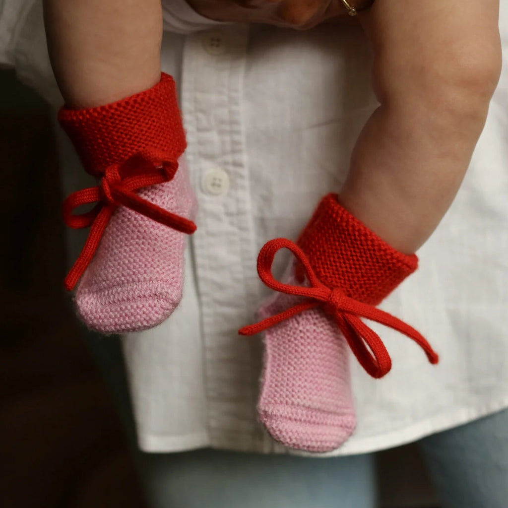 Hvid Booties 9-15M | Cotton Candy/Red