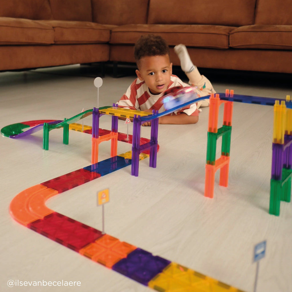 Cleverclixx Race Track Add-on Curves Intense bochten felle kleuren - bochten in gebruik op baan