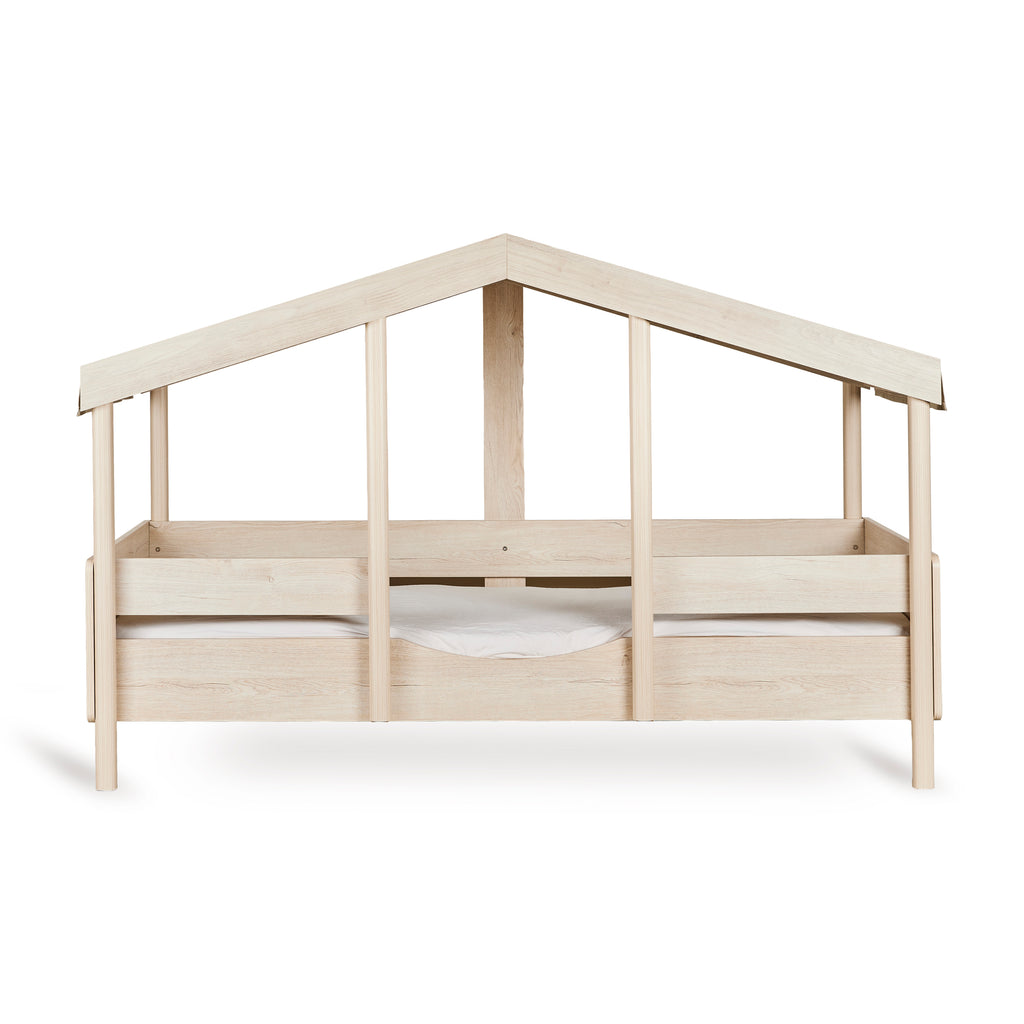 Detail van het houten Quax bedhuisje Montessori in Natural Ash, bij De Gele Flamingo.
