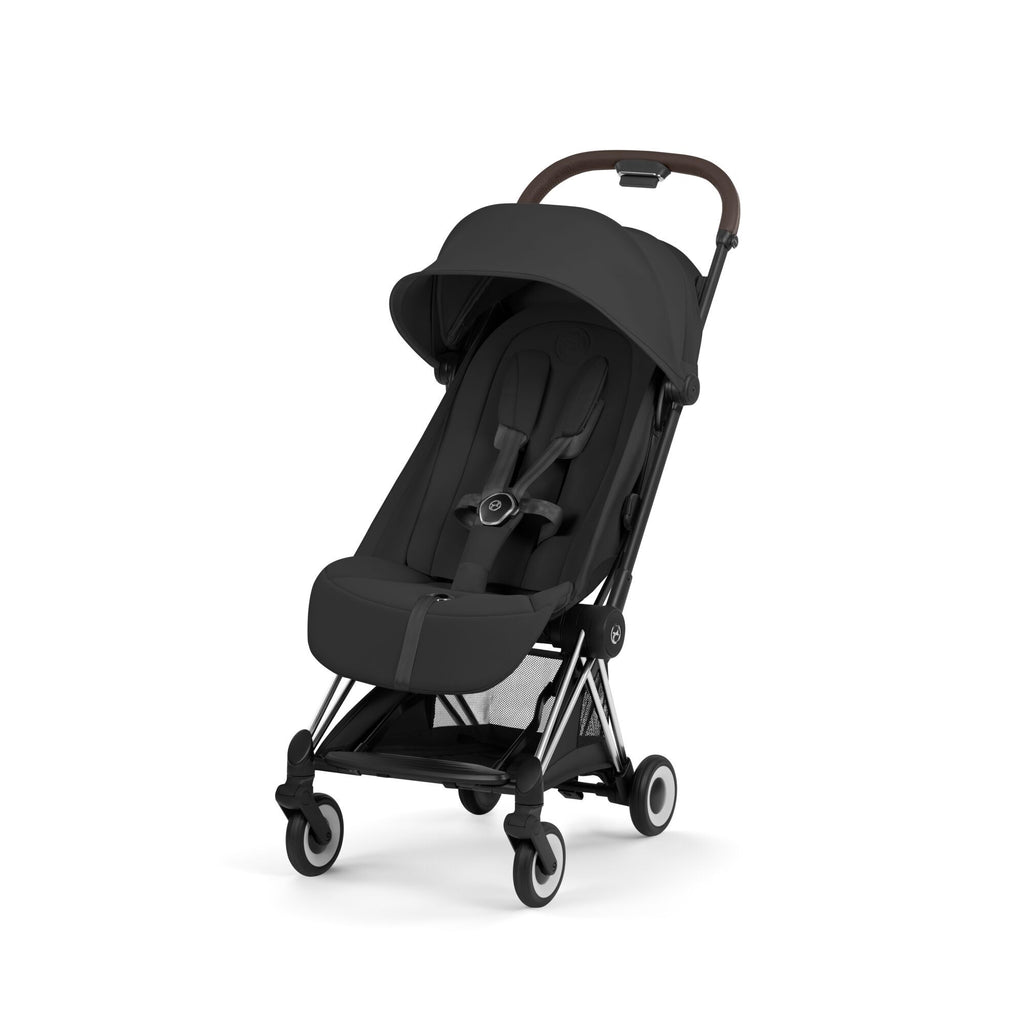 CYBEX Coya plooibuggy Sepia Black met chromen frame, compacte reisbuggy bij De Gele Flamingo