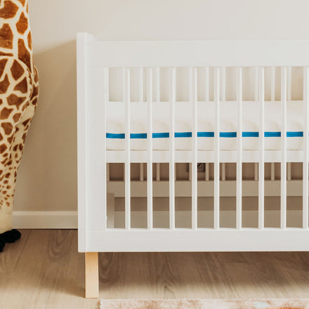 Aerosleep Evolution matraspakket voor park in een wit houten babybed