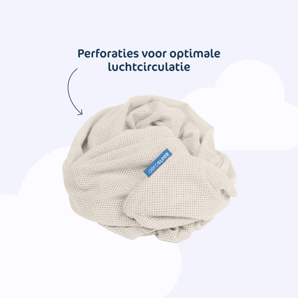 Aerosleep hoeslaken almond losjes opgevouwen, perforaties voor optimale luchtcirculatie
