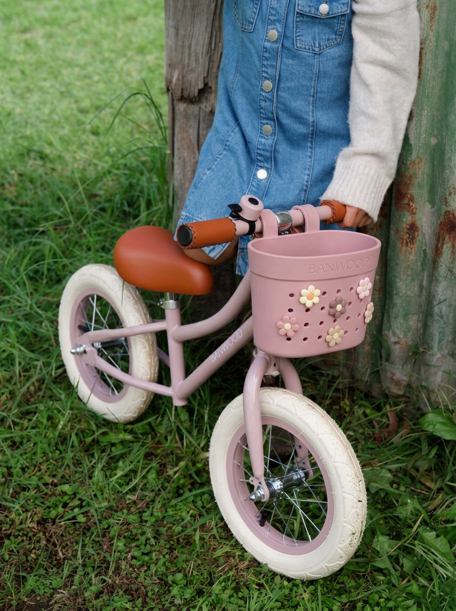 Pins voor Fietsmandje Flowers van Banwood in zachte kleuren, bij De Gele Flamingo