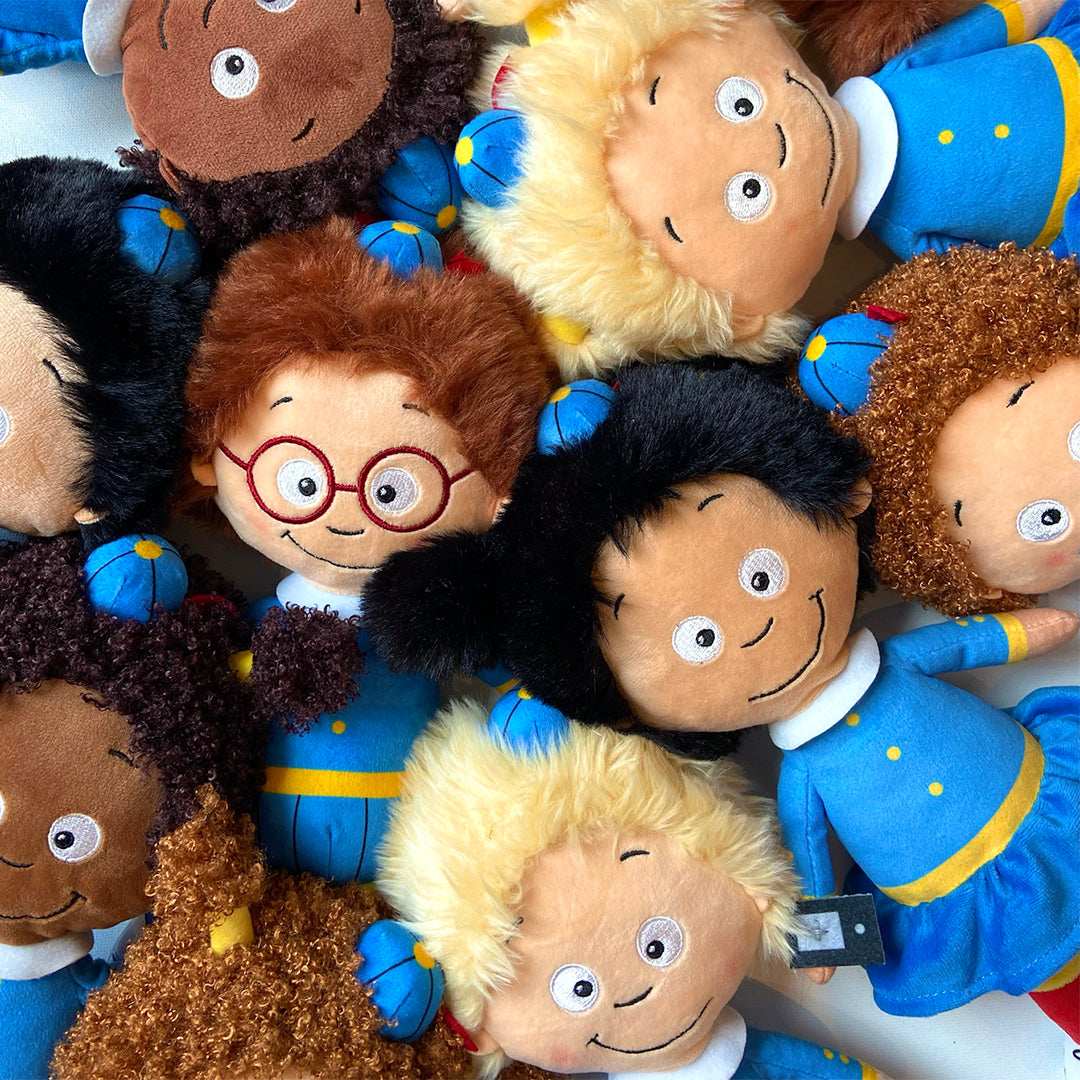 De Spiekpietjes Pop Minnie, knuffelpop met blond piekjeshaar, staartje en strik