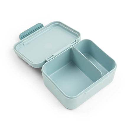 Blauwe Done By Deer snackdoos open met verdeelvak en prikkertjes