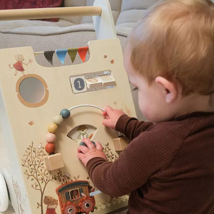 Egmont Toys activiteiten loopwagen Magic Forest speelelementen in gebruik