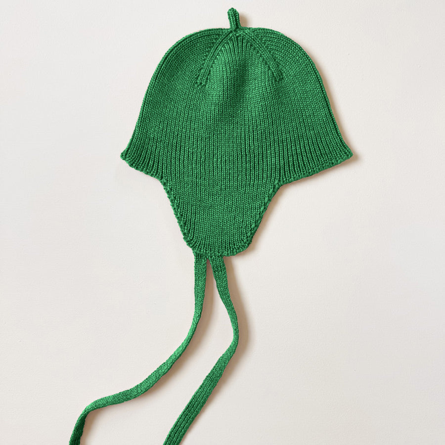 Hvid Bonnet Kota pixiemuts in de kleur Grass van merinowol, bij De Gele Flamingo.