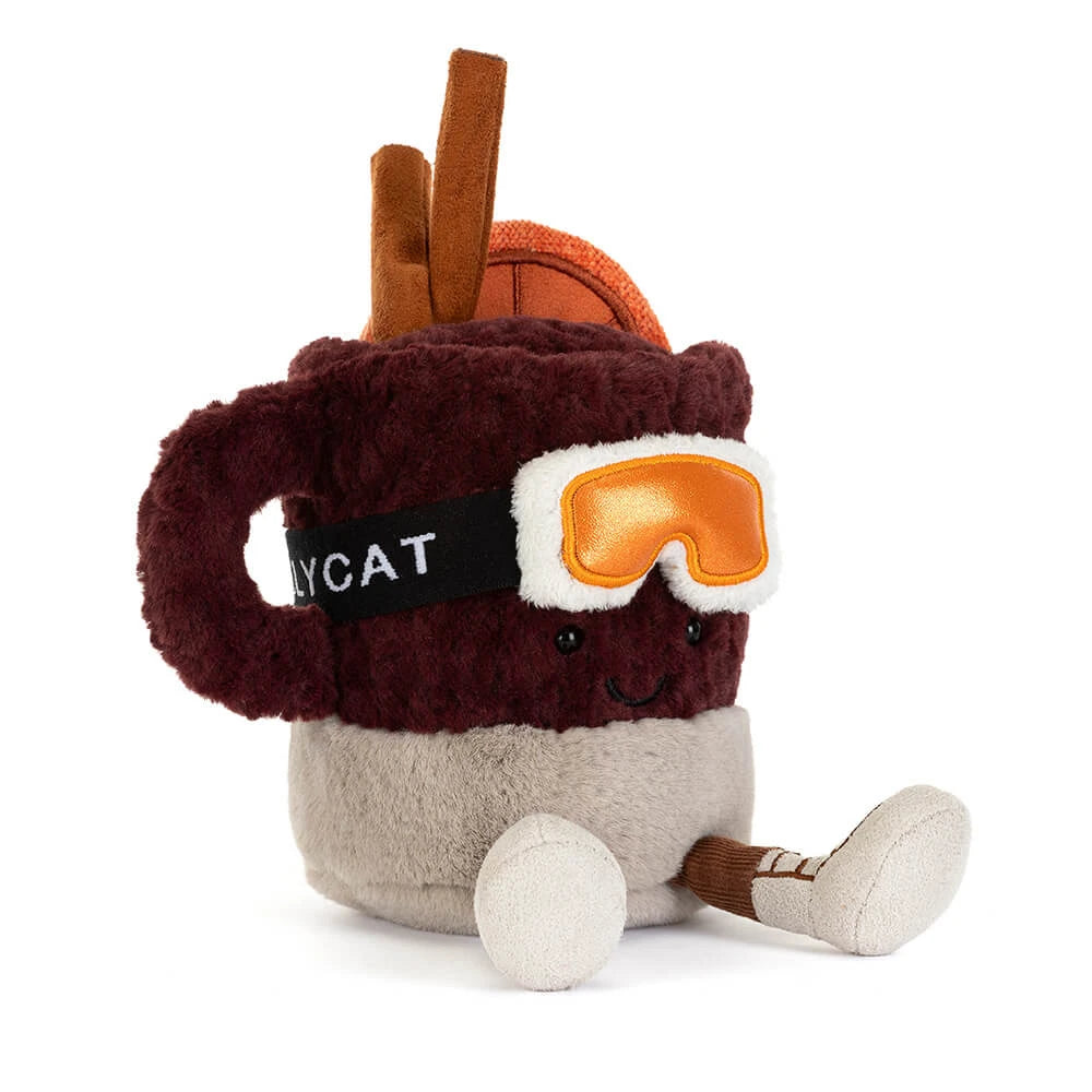 Jellycat Amuseables Mullover Spiced Drink, vooraanzicht van de mok met kaneelstokje en skibril