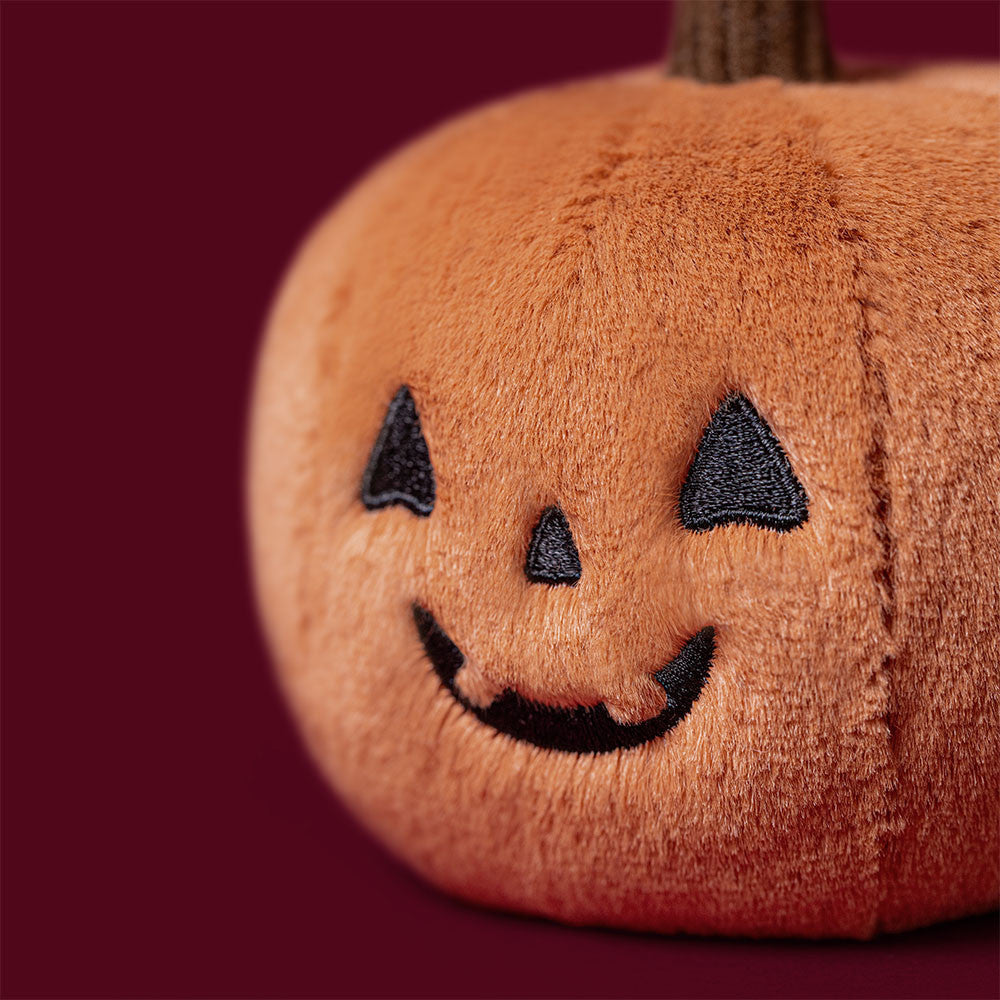 Jellycat Ooky Jack O Lantern, vooraanzicht van de oranje pompoen met grijns