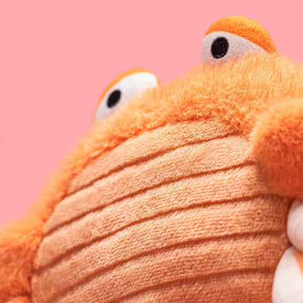 Jellycat Pinchsnap Crab, close-up van de oogjes en geribbelde schaar