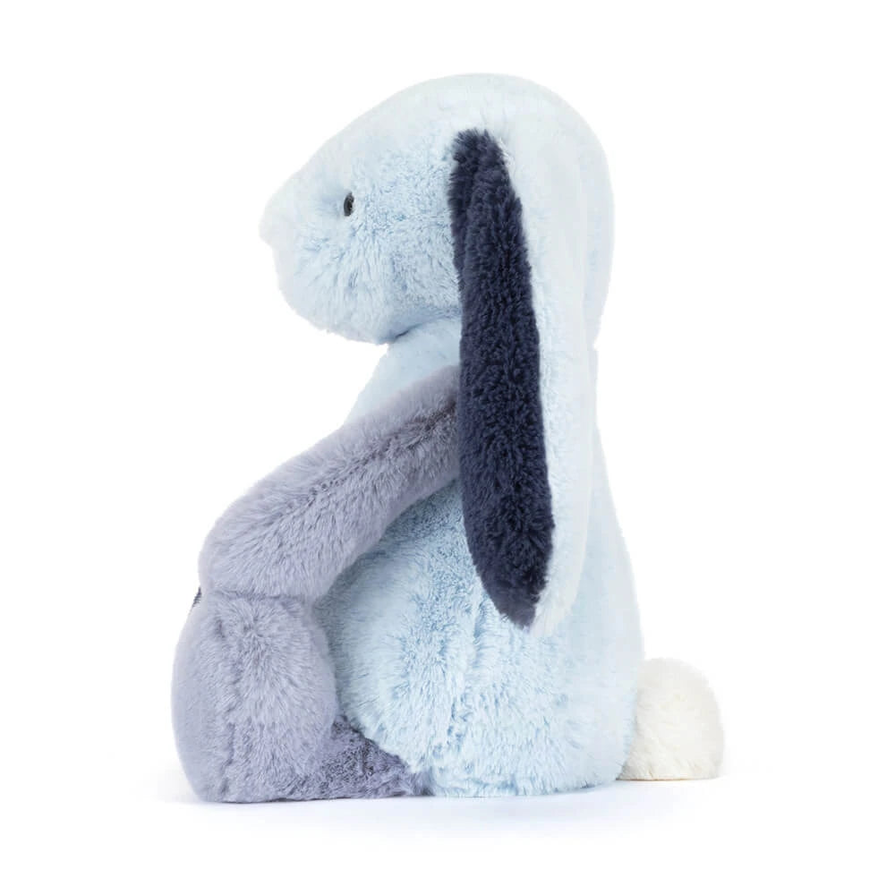 Jellycat Puddlesea Bunny, zijaanzicht met donkerblauwe oorbinnenkant