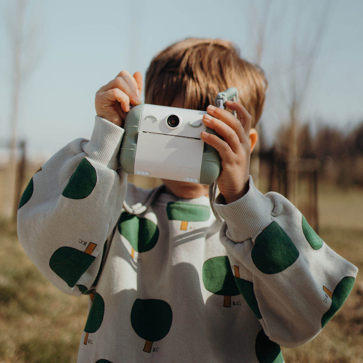 Kidywolf Kidyprint fotocamera met printer groen, vooraanzicht met uitgeprinte foto