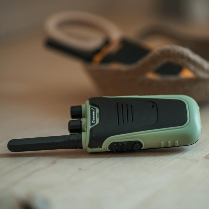 Kidywolf Kidytalk walkie talkie set groen en oranje, vooraanzicht van beide toestellen