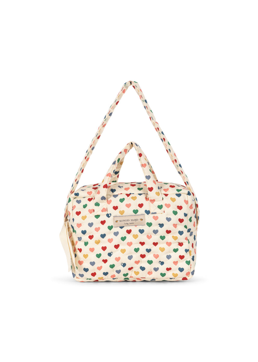 Konges Sløjd Poppentas Doll Bag Coeur Coloré, poppentas op witte achtergrond