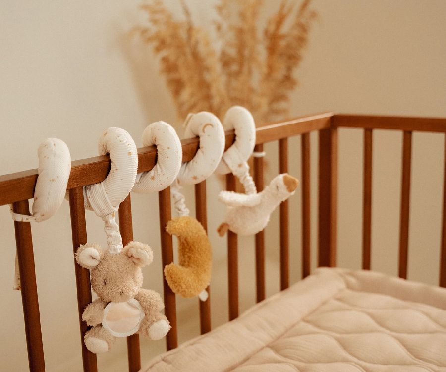 Little Dutch activiteitenspiraal Newborn Naturals, spiraal aan de spijlen met maan, gans en konijn