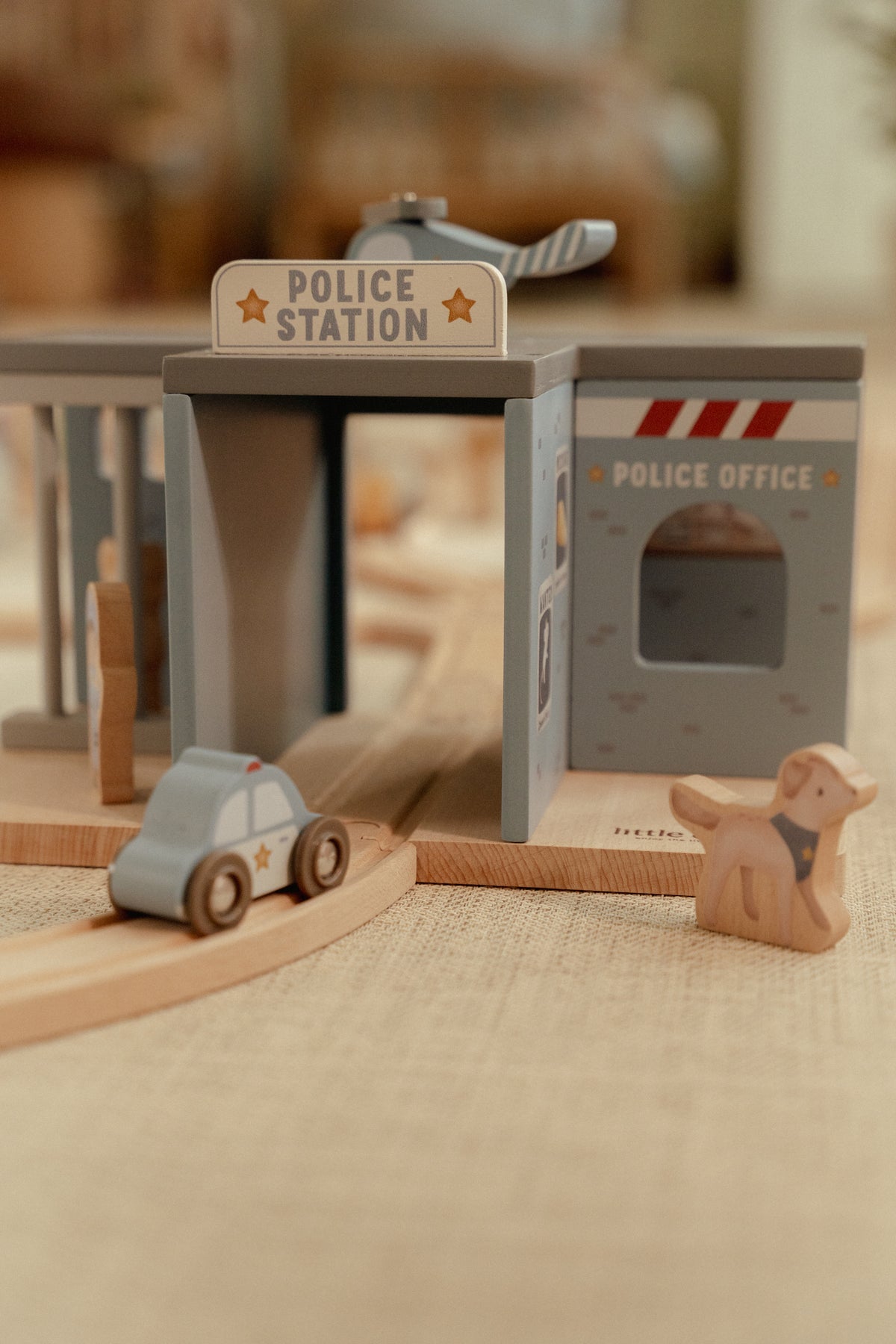 Little Dutch houten politiebureau met helikopterplatform en politieauto