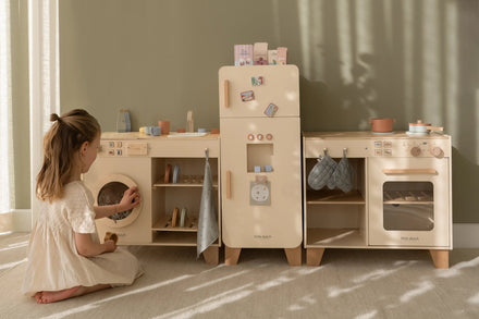Little Dutch houten wasmachine in een complete speelhoek