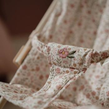 Little Dutch poppenbuggy Soft Flowers met wit frame, schuin vooraanzicht
